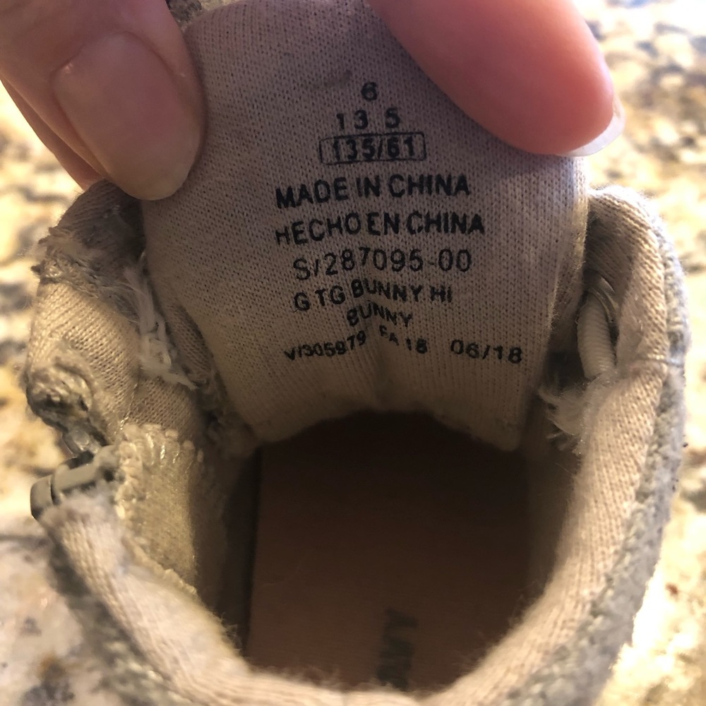 Size 6 toddler shoes (Old Navy)